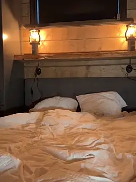 Snapshot of EllaMae chatting on October 2025 01:45:01 PM EllaMae online show from October 2025 01:45:01 PM