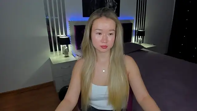 Snapshot of PollyOcean chatting on November 2025 05:54:01 AM PollyOcean online show from November 2025 05:54:01 AM