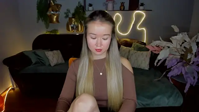 Snapshot of PollyOcean chatting on November 2025 10:59:01 AM PollyOcean online show from November 2025 10:59:01 AM