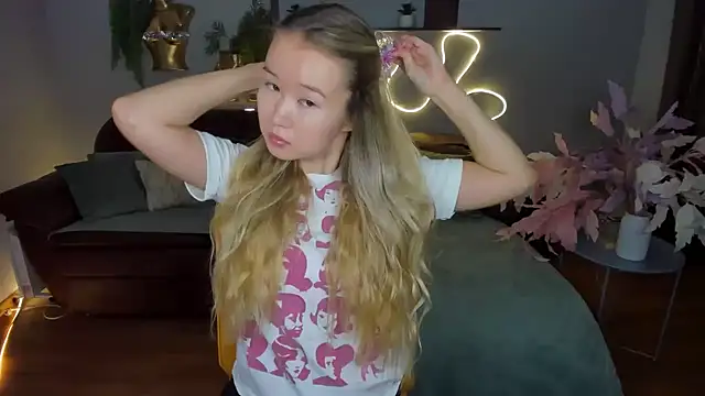 Snapshot of PollyOcean chatting on October 2025 11:19:01 AM PollyOcean online show from October 2025 11:19:01 AM