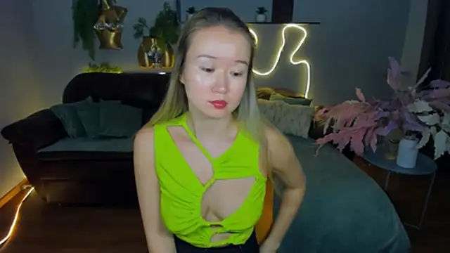 Snapshot of PollyOcean chatting on November 2025 05:44:02 AM PollyOcean online show from November 2025 05:44:02 AM