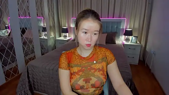 Snapshot of PollyOcean chatting on November 2025 10:47:02 AM PollyOcean online show from November 2025 10:47:02 AM