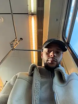 Lionayowe online show from April 2026 04:44:02 PM