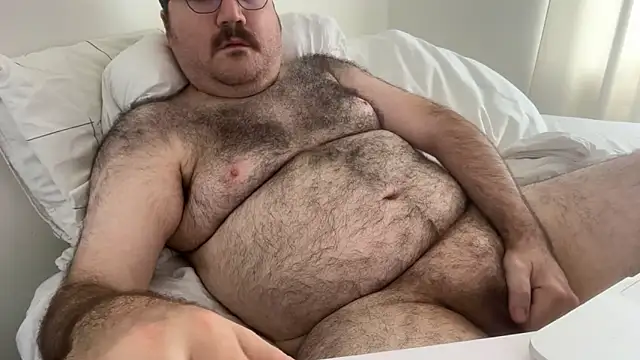 Snapshot of elagobear chatting on June 2026 06:47:01 PM elagobear online show from June 2026 06:47:01 PM