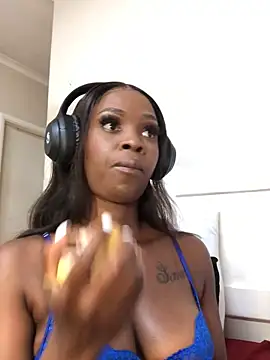 LuciousLips96 online show from September 2025 03:00:01 PM