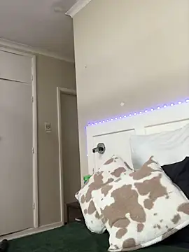 LuciousLips96 online show from November 2025 02:39:02 PM