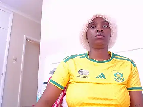 LuciousLips96 online show from July 2026 01:33:02 PM