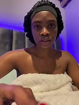 LuciousLips96 online show from December 2025 08:01:02 PM