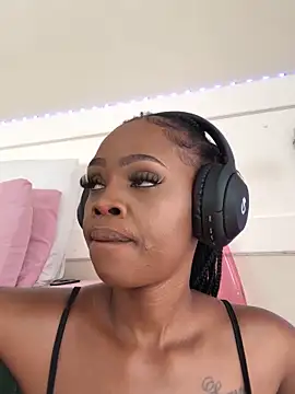 LuciousLips96 online show from November 2025 07:13:02 AM