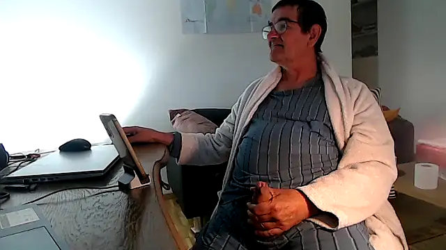 Snapshot of silvio-aus-luzern-CH chatting on May 2026 07:27:02 AM silvio-aus-luzern-CH online show from May 2026 07:27:02 AM