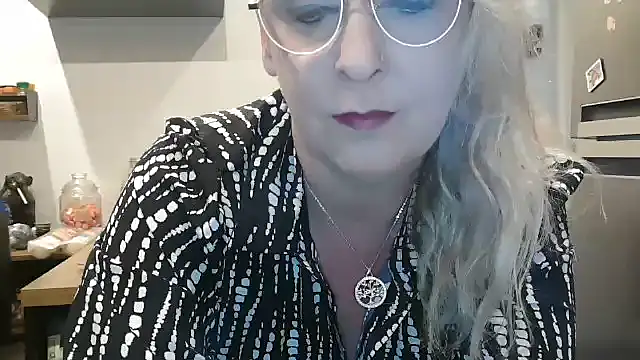 lilie69 online show from November 2025 05:50:01 PM