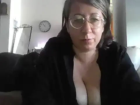 Snapshot of milkarock chatting on March 2025 09:56:01 AM milkarock online show from March 2025 09:56:01 AM