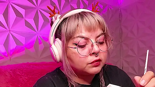 Snapshot of Satyn_doll chatting on December 2025 12:23:01 AM Satyn doll online show from December 2025 12:23:01 AM