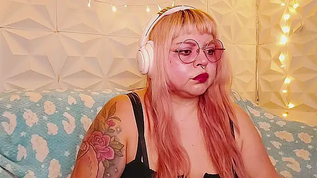 Satyn doll online show from May 2026 10:18:01 PM