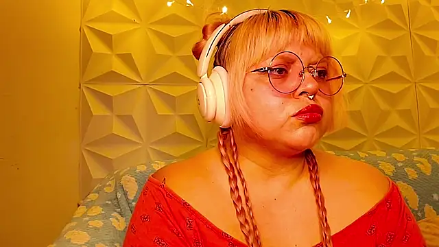 Satyn doll online show from May 2026 10:11:02 PM