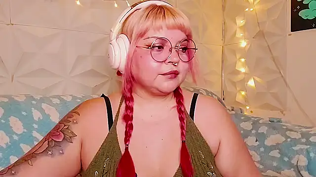 Snapshot of Satyn_doll chatting on June 2026 11:22:02 PM Satyn doll online show from June 2026 11:22:02 PM