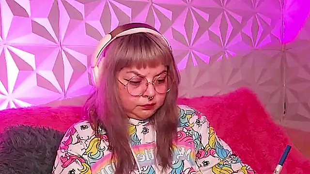 Snapshot of Satyn_doll chatting on November 2025 10:31:02 PM Satyn doll online show from November 2025 10:31:02 PM