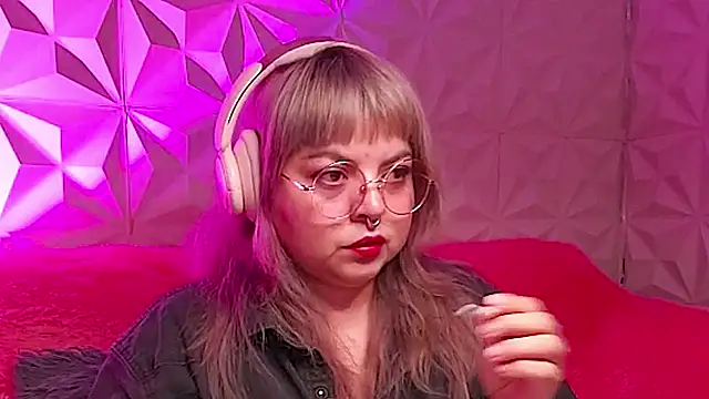 Snapshot of Satyn_doll chatting on November 2025 11:49:01 PM Satyn doll online show from November 2025 11:49:01 PM