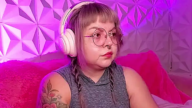 Snapshot of Satyn_doll chatting on November 2025 10:14:01 PM Satyn doll online show from November 2025 10:14:01 PM