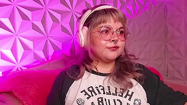 Snapshot of Satyn_doll chatting on November 2025 09:37:02 PM Satyn doll online show from November 2025 09:37:02 PM