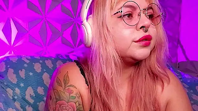 Satyn doll online show from April 2026 10:16:01 PM