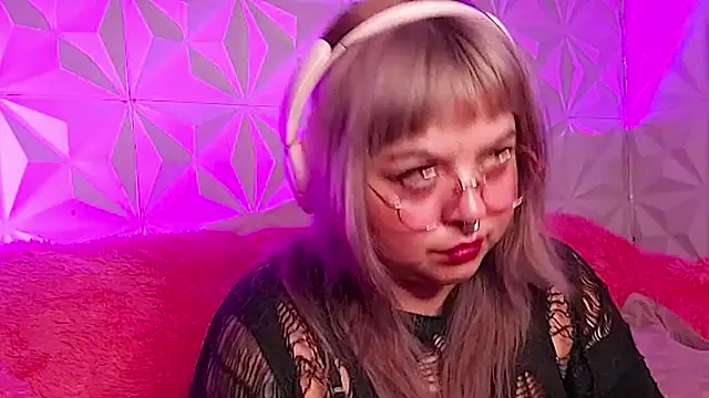 Snapshot of Satyn_doll chatting on November 2025 12:03:01 AM Satyn doll online show from November 2025 12:03:01 AM