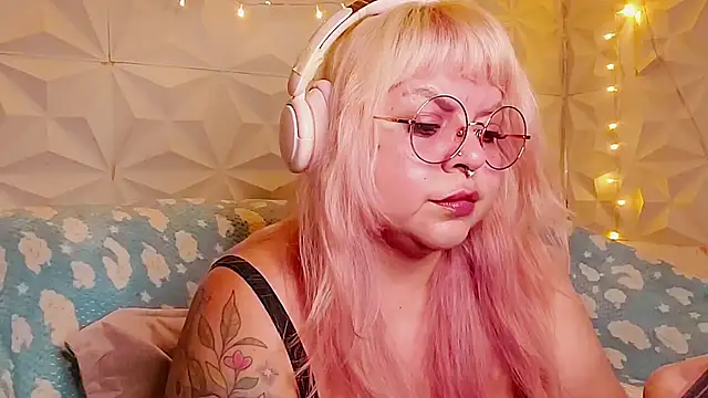 Snapshot of Satyn_doll chatting on June 2026 11:24:02 PM Satyn doll online show from June 2026 11:24:02 PM