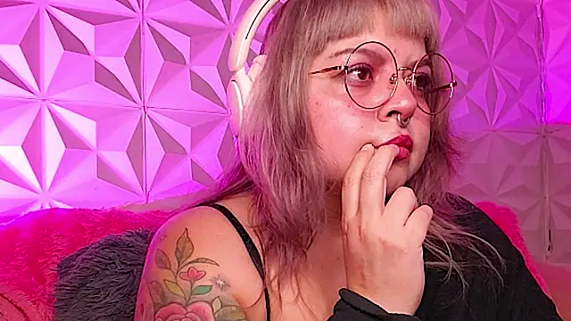 Snapshot of Satyn_doll chatting on November 2025 11:27:01 PM Satyn doll online show from November 2025 11:27:01 PM