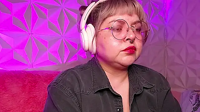 Snapshot of Satyn_doll chatting on November 2025 12:10:02 AM Satyn doll online show from November 2025 12:10:02 AM