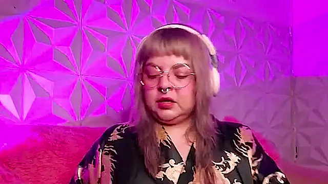 Snapshot of Satyn_doll chatting on November 2025 10:35:01 PM Satyn doll online show from November 2025 10:35:01 PM