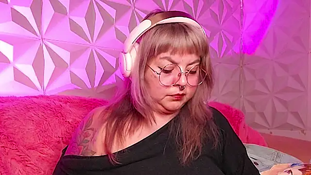 Snapshot of Satyn_doll chatting on November 2025 11:26:01 PM Satyn doll online show from November 2025 11:26:01 PM