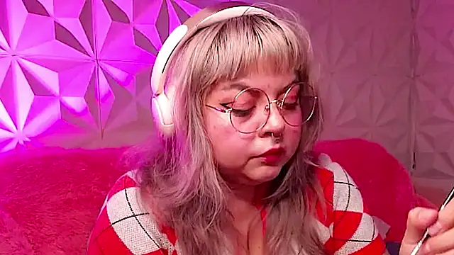 Snapshot of Satyn_doll chatting on November 2025 11:05:01 PM Satyn doll online show from November 2025 11:05:01 PM