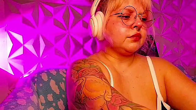 Satyn doll online show from April 2026 11:28:02 PM