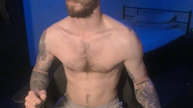Snapshot of SexxxyLouis chatting on March 2025 06:11:01 PM SexxxyLouis online show from March 2025 06:11:01 PM