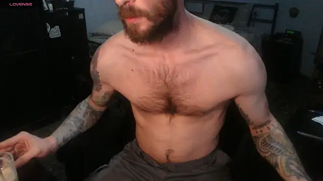 Snapshot of SexxxyLouis chatting on December 2025 01:46:01 PM SexxxyLouis online show from December 2025 01:46:01 PM