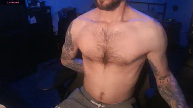 Snapshot of SexxxyLouis chatting on November 2025 09:09:01 PM SexxxyLouis online show from November 2025 09:09:01 PM