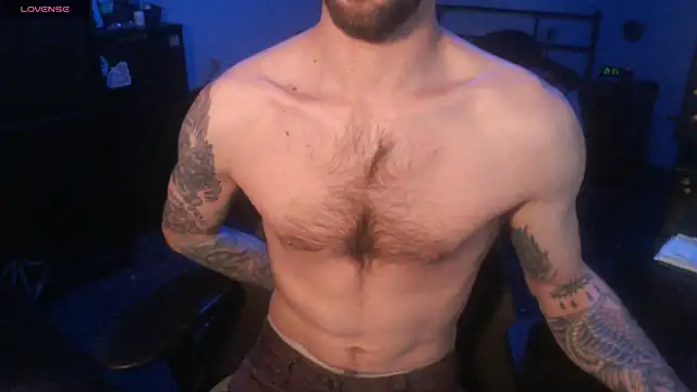 Snapshot of SexxxyLouis chatting on October 2025 01:54:01 PM SexxxyLouis online show from October 2025 01:54:01 PM