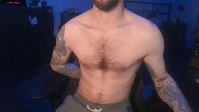 Snapshot of SexxxyLouis chatting on November 2025 09:13:01 AM SexxxyLouis online show from November 2025 09:13:01 AM