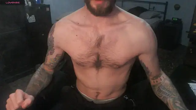 Snapshot of SexxxyLouis chatting on December 2025 05:58:01 PM SexxxyLouis online show from December 2025 05:58:01 PM