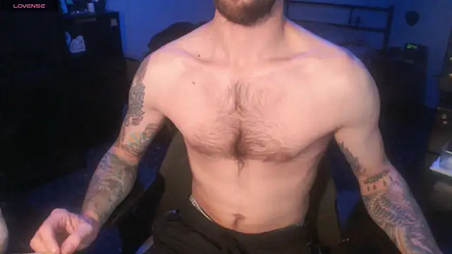 Snapshot of SexxxyLouis chatting on November 2025 01:47:02 PM SexxxyLouis online show from November 2025 01:47:02 PM