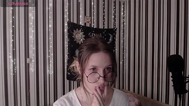  Hanna Moon  online show from October 2025 01:12:01 PM