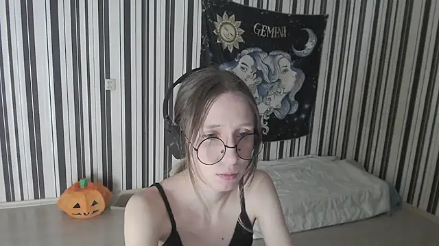 Snapshot of _Hanna_Moon_ chatting on November 2025 06:45:02 PM Hanna Moon online show from November 2025 06:45:02 PM