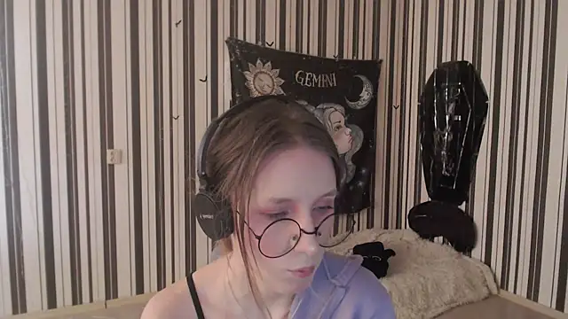 Snapshot of _Hanna_Moon_ chatting on November 2025 12:09:02 PM Hanna Moon online show from November 2025 12:09:02 PM