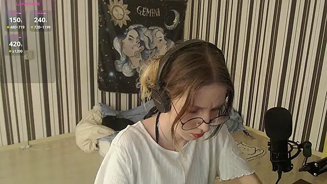  Hanna Moon  online show from October 2025 10:28:02 AM