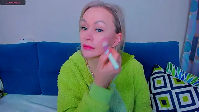 EllenMoore online show from September 2025 03:13:02 AM