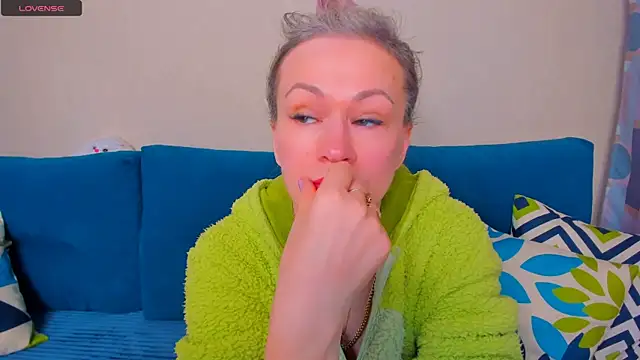 EllenMoore online show from October 2025 03:05:01 AM