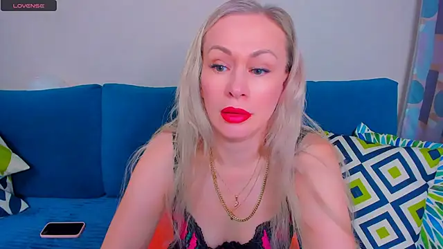 EllenMoore online show from September 2025 03:05:01 AM