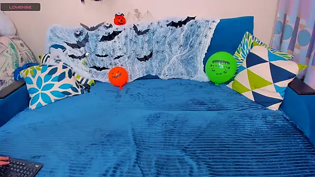 EllenMoore online show from November 2025 03:02:02 AM