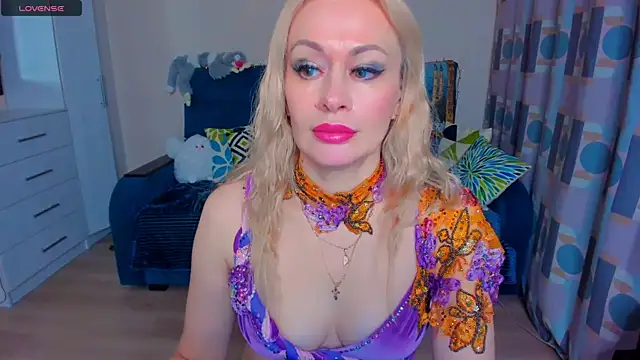 EllenMoore online show from December 2024 05:45:01 AM