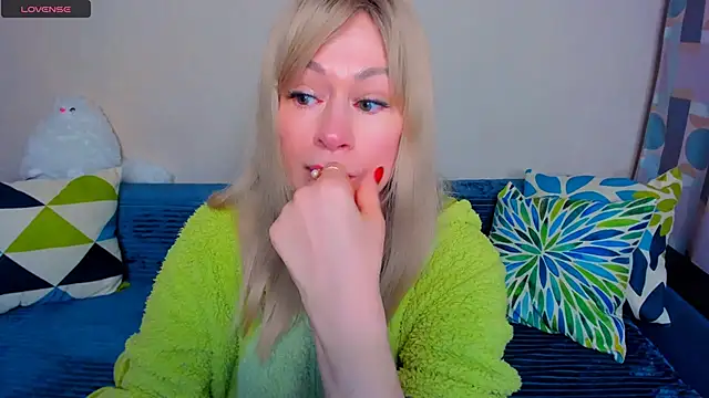 EllenMoore online show from April 2026 03:13:01 AM